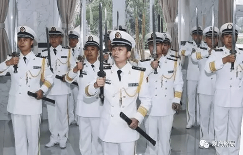中国海军首次举行授剑仪式