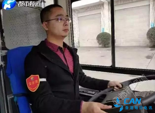 郑州公交司机怒吼窃贼：“下去，这辆车不欢迎你！”