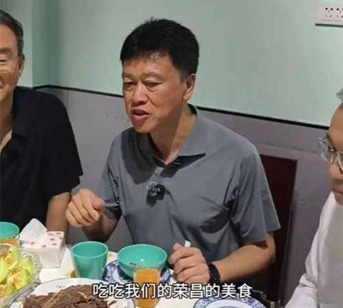 为“敢吃敢说”的区委书记点赞：打破懒政加码怪圈，还百姓“小确