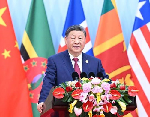 习近平出席全球妇女峰会开幕式并发表主旨讲话