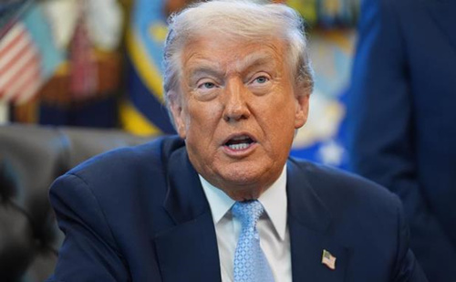 美总统特朗普修改对巴