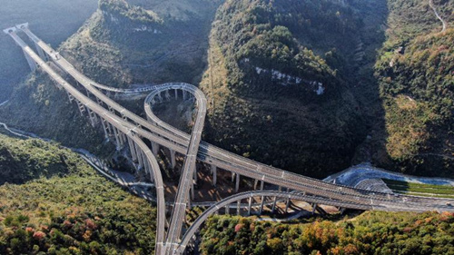 中国十九冶承建的渝湘复线高速公路全线通车