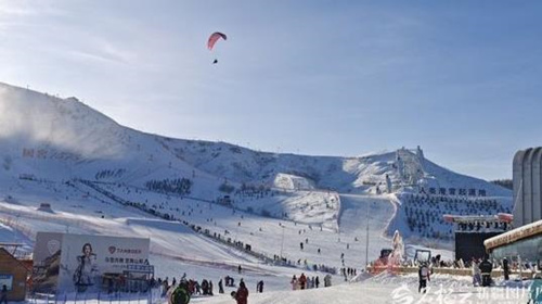 雪山变“金山” 阿勒泰冰雪经济“燃”力全开