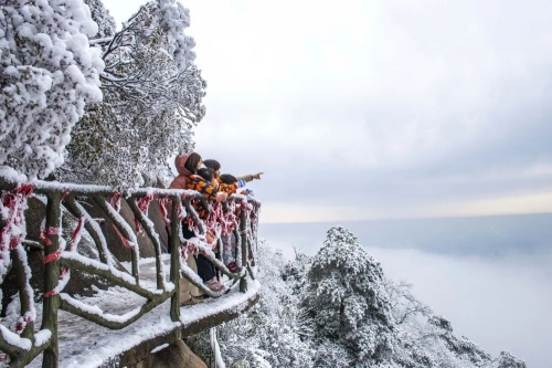 雪落上饶灵山，又见冬