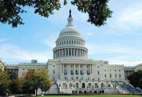 “民主灯塔”被拖入舆