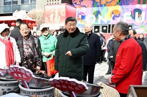 总书记与人民共赶新春市集