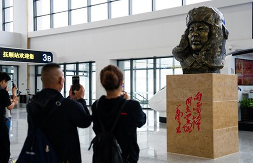 雷锋的模样，在烟火人间