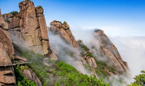 来上饶灵山，赴一场山