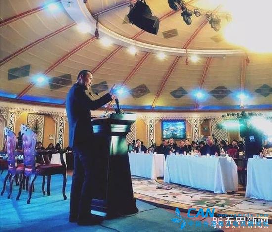 万科董事会主席王石在“天山峰会2016”论坛上演讲