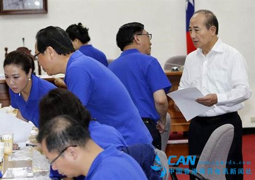 王金平拒穿国民党蓝色“战袍”
