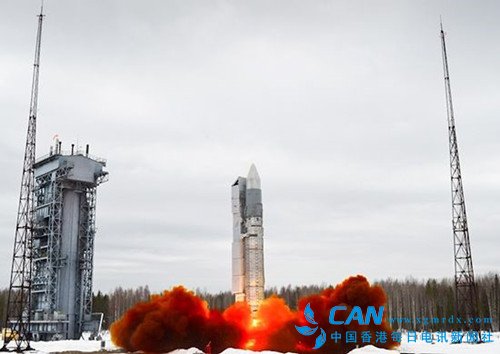 中国这枚火箭发射瞬间，为什么会有400吨水喷下？