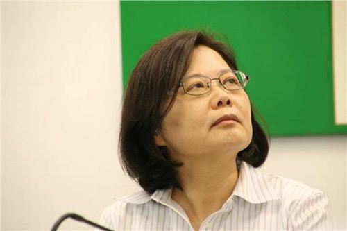 蔡英文执政操劳多了几根白发？ 网友：她任后我满头白发