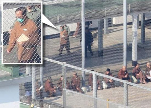 曾荫权妻子:曾荫权狱中大部分时间都在阅读、书写和祈祷