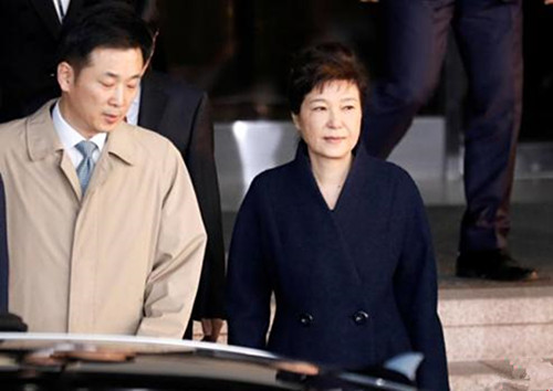 韩前总统朴槿惠抵达韩国法院接受审查