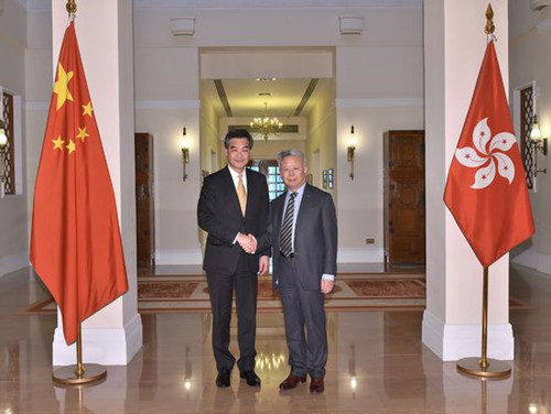 香港特区行政长官梁振英与亚投行行长金立群会面