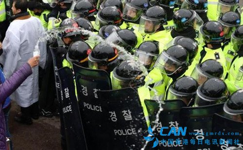 韩国首尔：近百名民众绝食抗议部署“萨德”