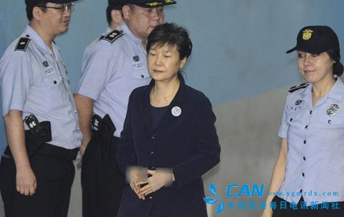 朴槿惠以“干脆开除我党籍”果断回绝“自愿退党”