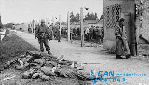 美国士兵解放纳粹集中营用机枪扫死全部德国看守