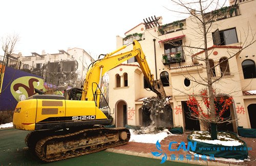 新华社三问石家庄“西美金山湖削山造地建别墅”事件
