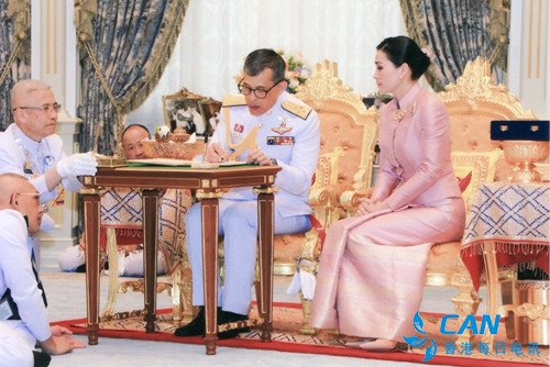 泰国国王五一结婚  王后为护卫队副司令官