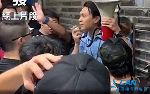 不惧危险  香港警长只身踏出警署只为救人