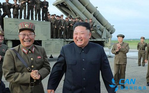 朝鲜：金正恩指导试射超大型火箭炮