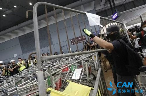 罪无可赦：香港暴徒 焚烧国旗 大肆破坏