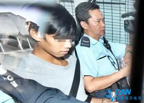 涉嫌焚烧国旗的香港男子出庭受审 不准保释