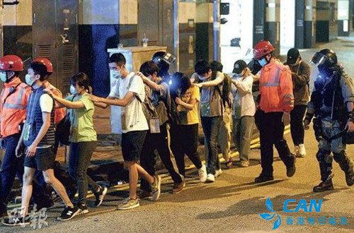 逃不出警方防线  香港暴徒排队自首