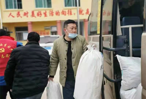 隆冬时节，陕州区交通局温暖助民