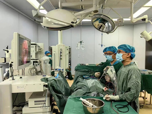 卢国奇团队独立完成三门峡市首例神经内镜下经鼻蝶垂体瘤切除术