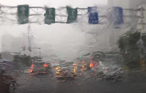 香港特区暴雨水灾已致14人受伤