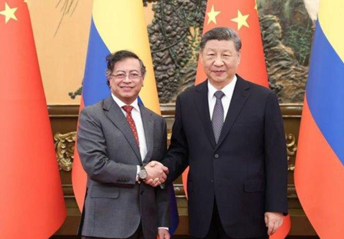 习近平会见哥伦比亚总统佩特罗