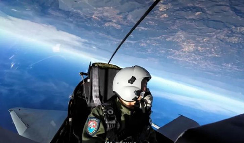 南部战区在南海组织海空联合巡航