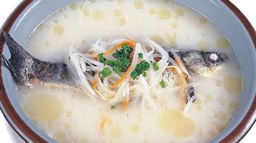 鲫鱼萝卜汤