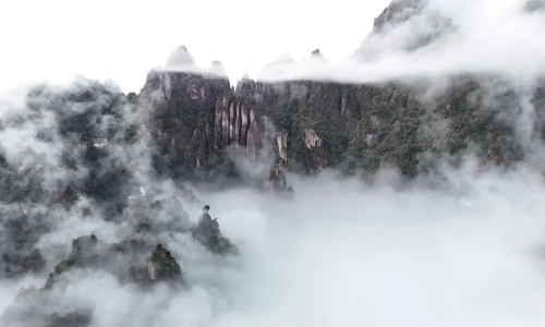 三清山年味拉满，仙山人海共庆马年