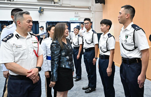 文化体育及旅游局局长出席香港警察学院结业会操