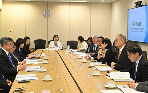医务卫生局局长会见新加坡卫生部代表团