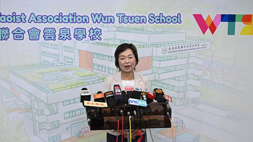 教育局局长会见媒体记者