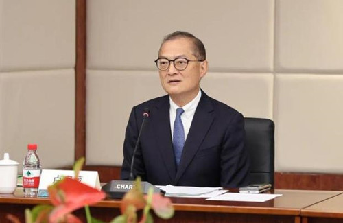 医务衞生局局长率团前往北京