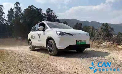 女神开“哪吒”，哪吒新能源汽车“三八节”献礼春城