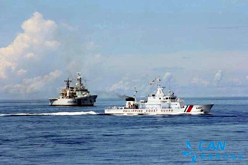 菲海岸警卫队在黄岩岛附近演习